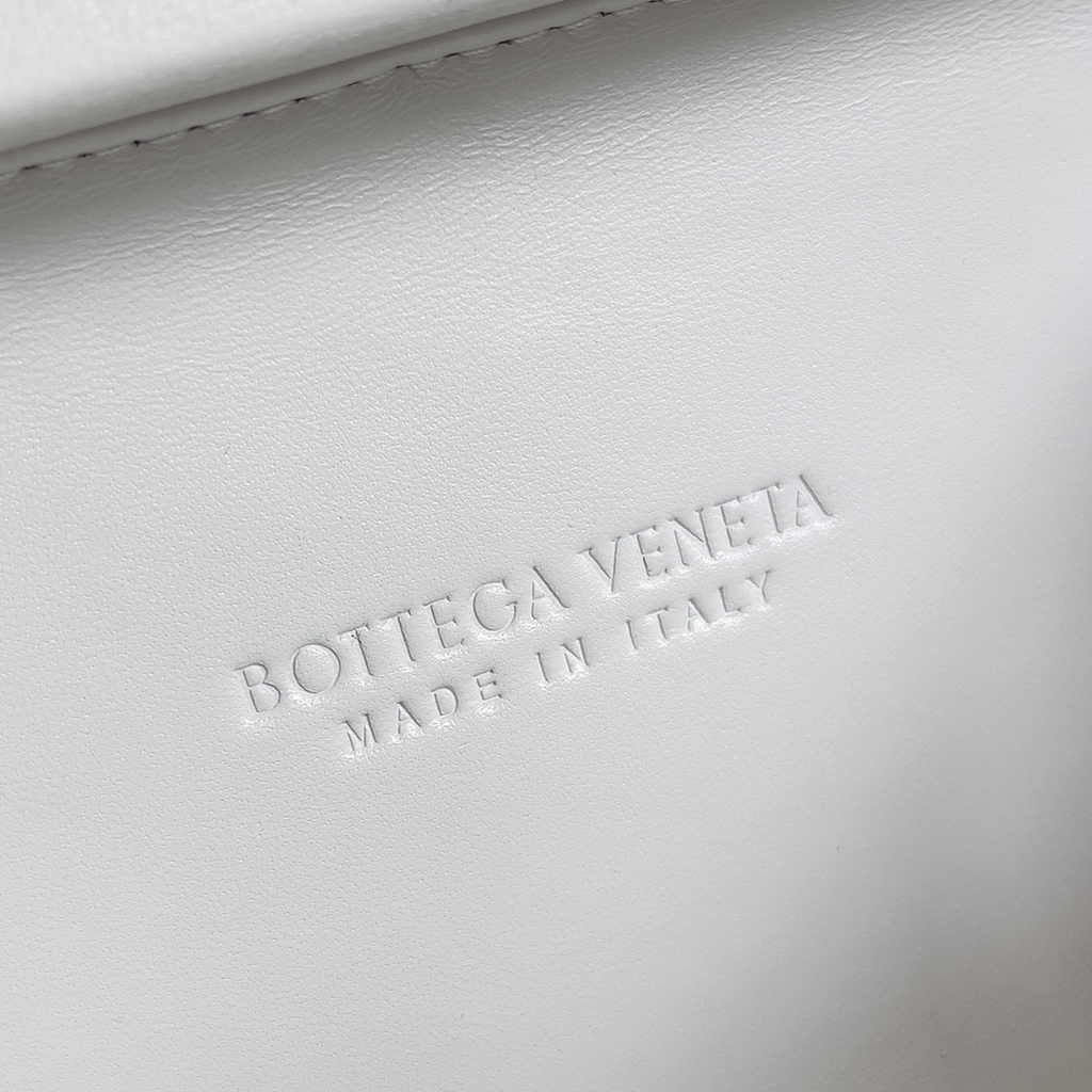 Bottega Veneta Knot With Chain 717623 White Lambskin