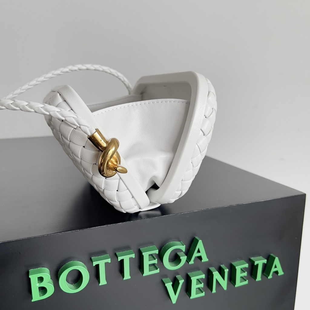 Bottega Veneta Knot With Chain 717623 White Lambskin
