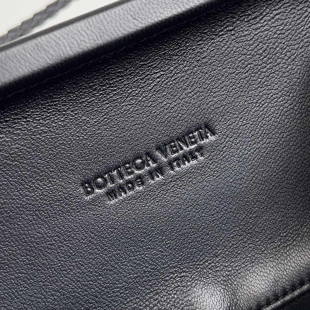 Bottega Veneta Knot With Chain 717623 Black Lambskin