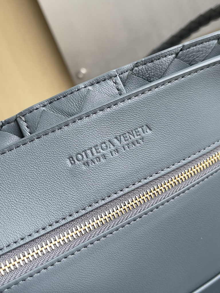 Bottega Veneta Large Andiamo Bag 766019 Gray Lambskin bonded Intrecciato