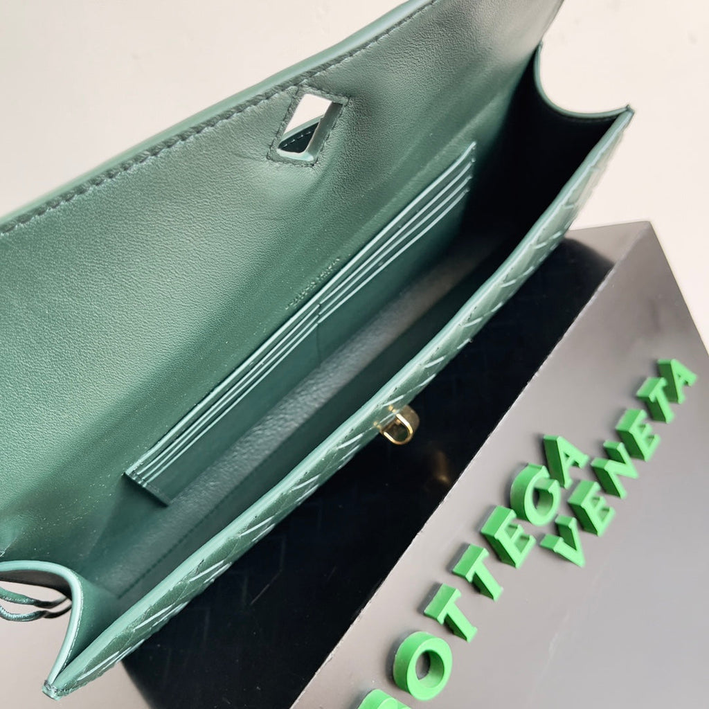 Bottega Veneta Long Clutch Andiamo With Handle 741511 Calfskin Green