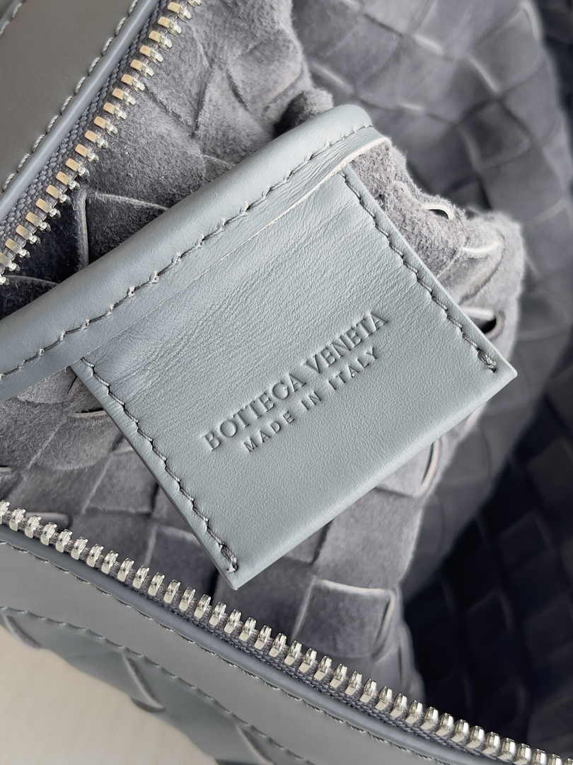 Bottega Veneta Medium Intrecciato Zipped Pouch 651852 Calfskin Gray