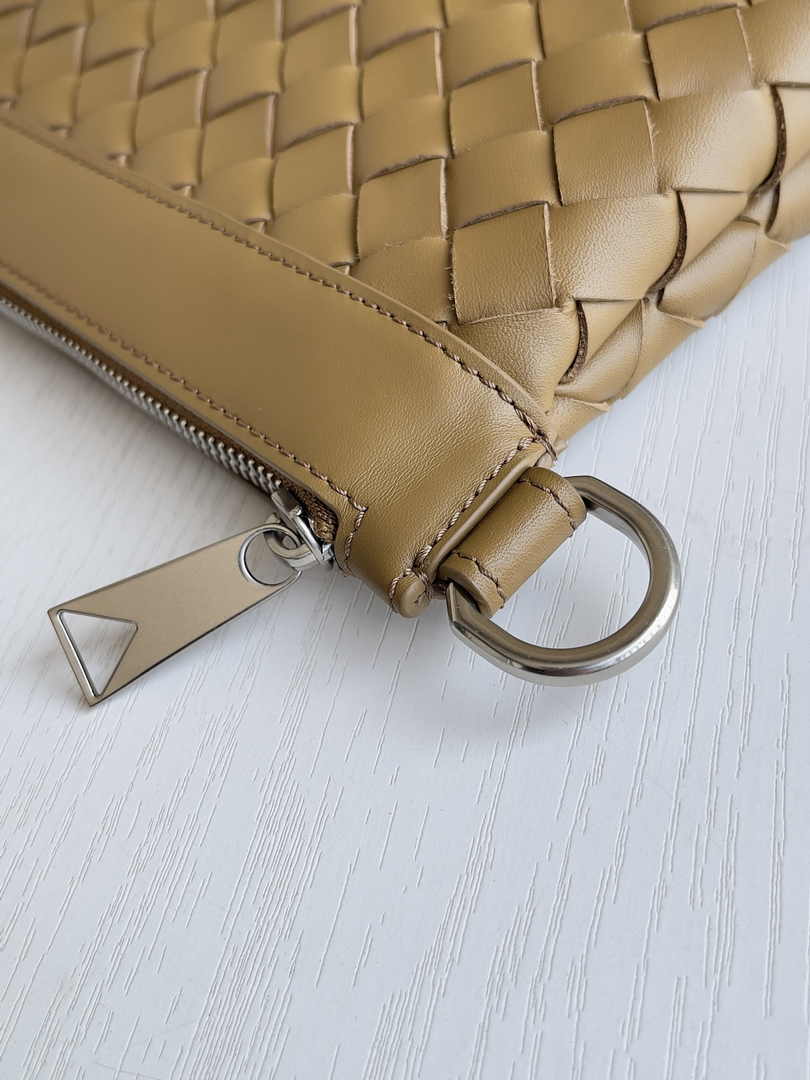 Bottega Veneta Medium Intrecciato Zipped Pouch 651852 Calfskin Tan