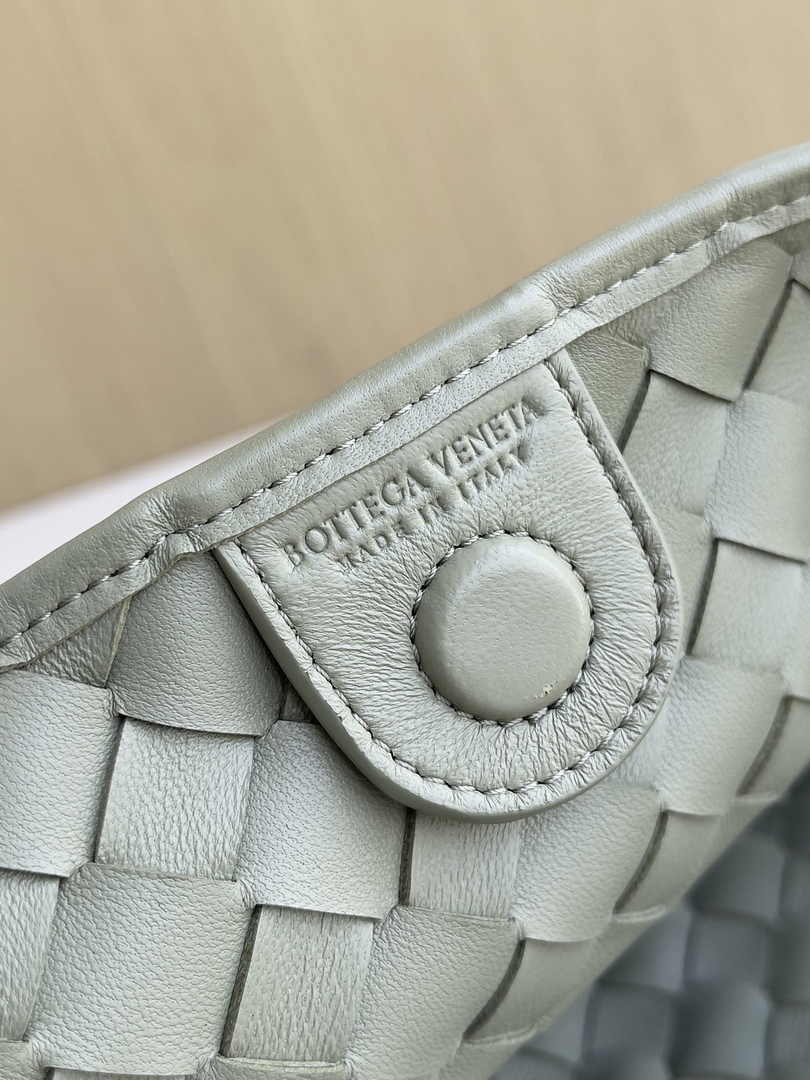 Bottega Veneta Medium Sardine 754988 Lambskin Light Green