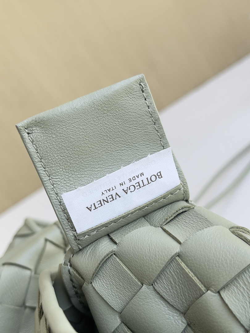 Bottega Veneta Medium Sardine 754988 Lambskin Light Green