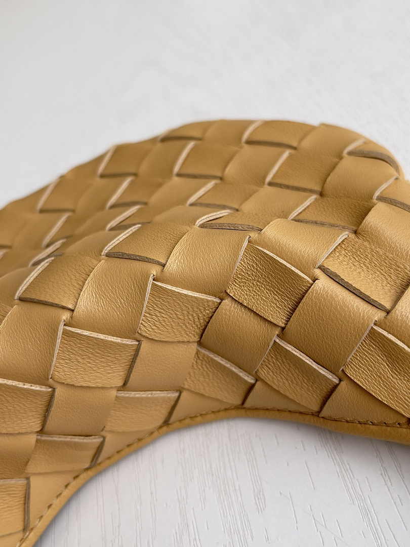 Bottega Veneta Mini Sardine 744267 Lambskin Tan