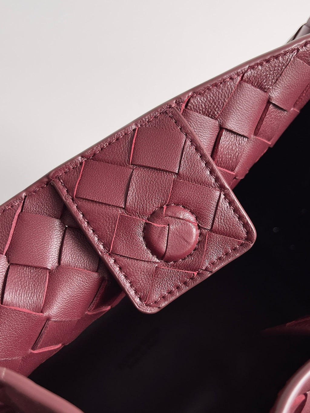 Bottega Veneta Parachute Large 796571 – Wine Red Leather Hobo Bag