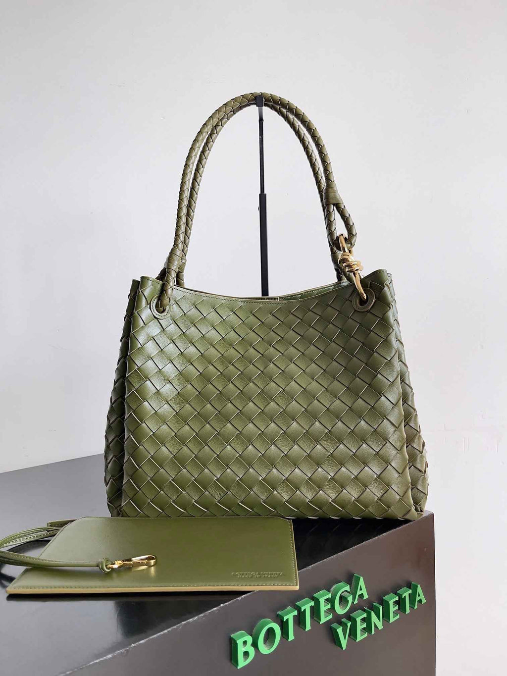 Bottega Veneta Parachute Large 796571 – Green Calfskin Leather Hobo Bag