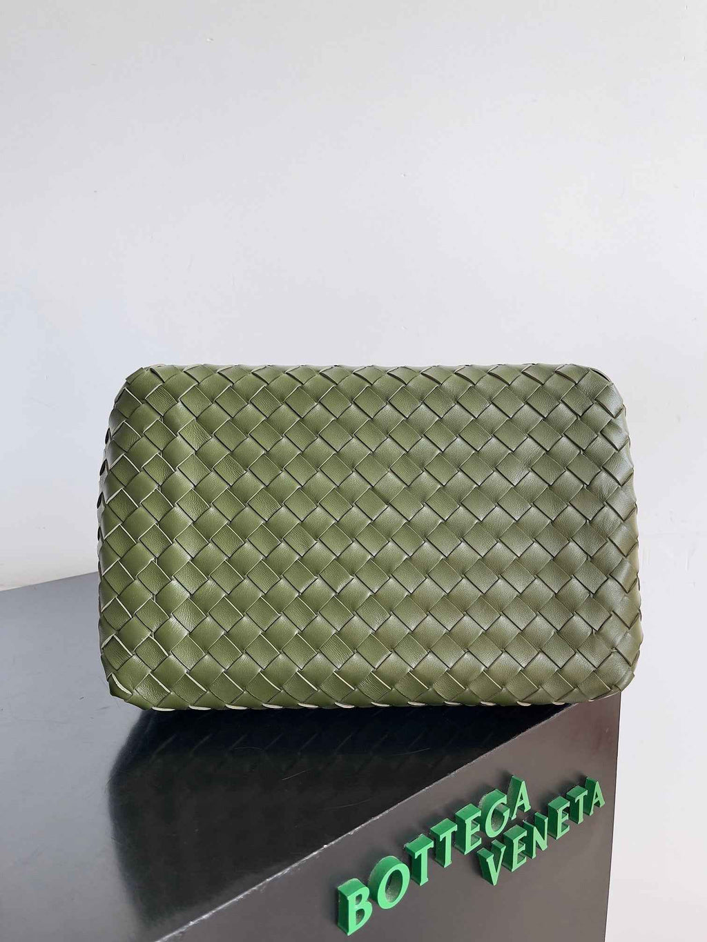 Bottega Veneta Parachute Large 796571 – Green Calfskin Leather Hobo Bag