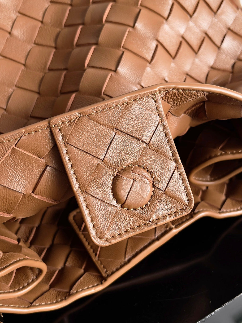Bottega Veneta Parachute Large 796571 – Brown Leather Hobo Bag