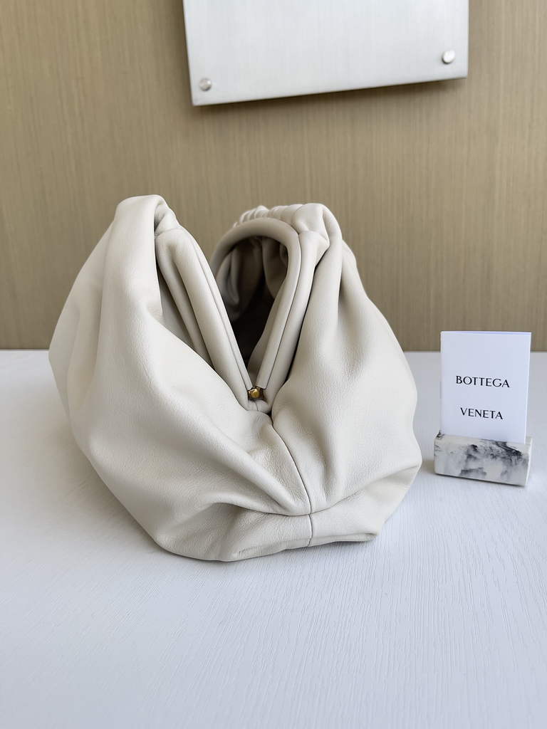 Bottega Veneta Pouch 576227 Calfskin In Beige