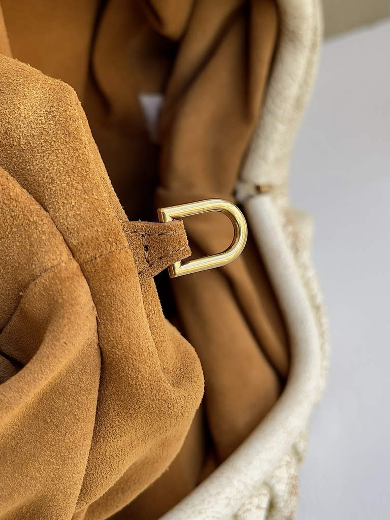 Bottega Veneta Pouch 576227 Beige Calfskin