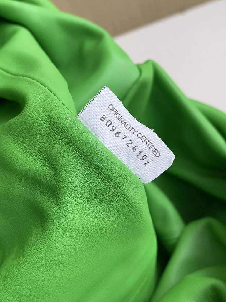 Bottega Veneta Pouch 576227 Calfskin In Green