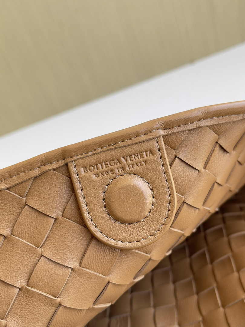 Bottega Veneta Sardine 716082 Lambskin Brown
