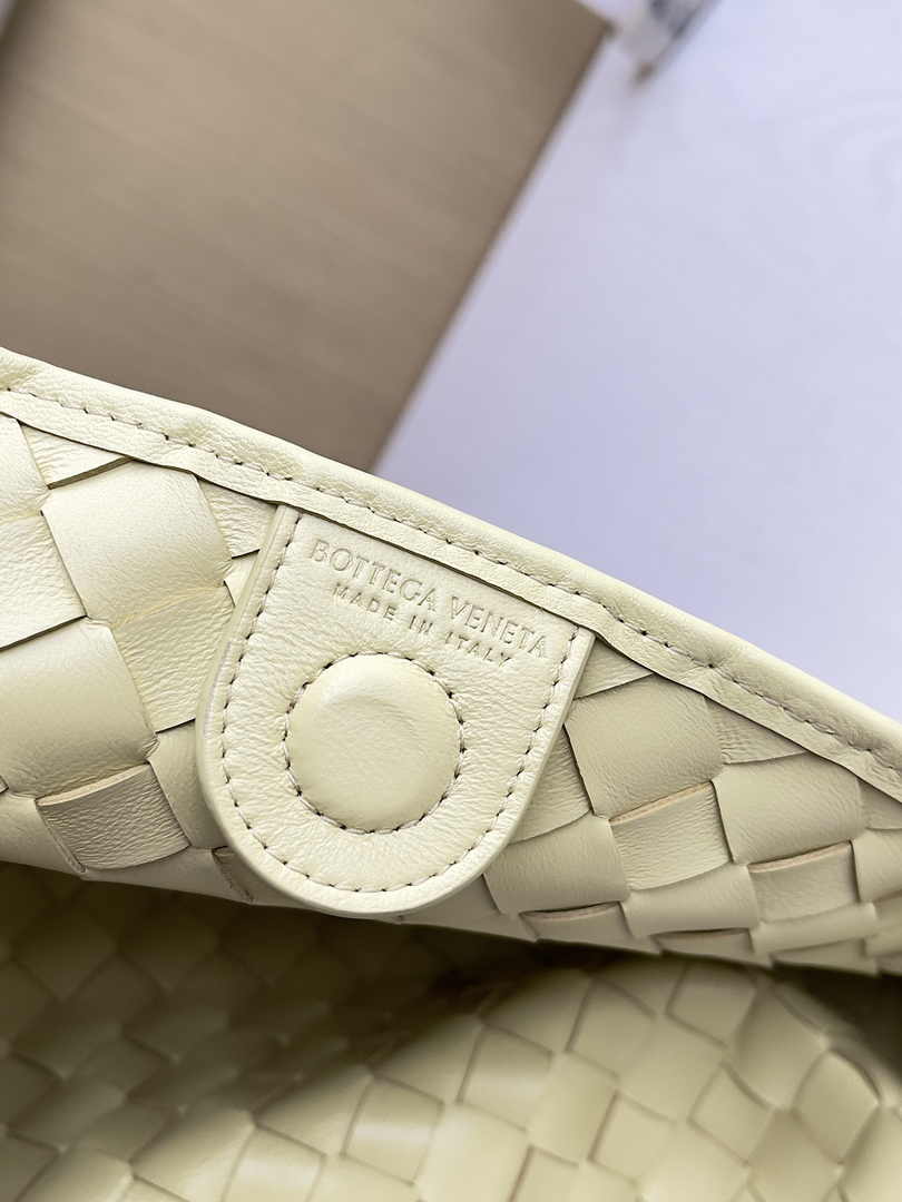 Bottega Veneta Sardine 716082 Lambskin Yellow