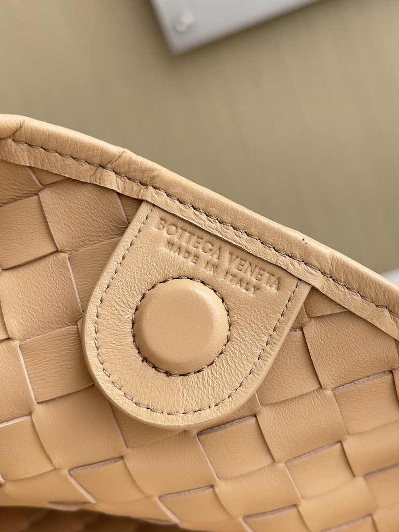 Bottega Veneta Sardine 716082 Lambskin Apricot
