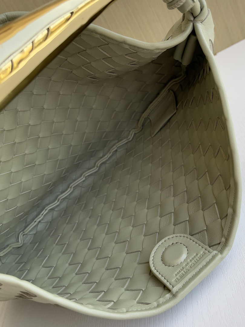 Bottega Veneta Sardine 716082 Lambskin Light Green