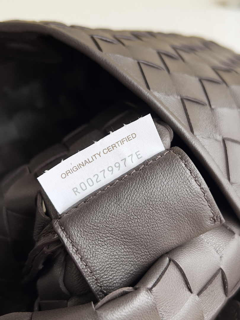 Bottega Veneta Sardine With Chain 776768 Lambskin Coffee
