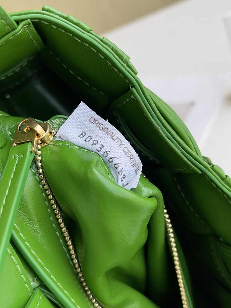 Bottega Veneta Small Cassette Bag 736253 Calfskin Green
