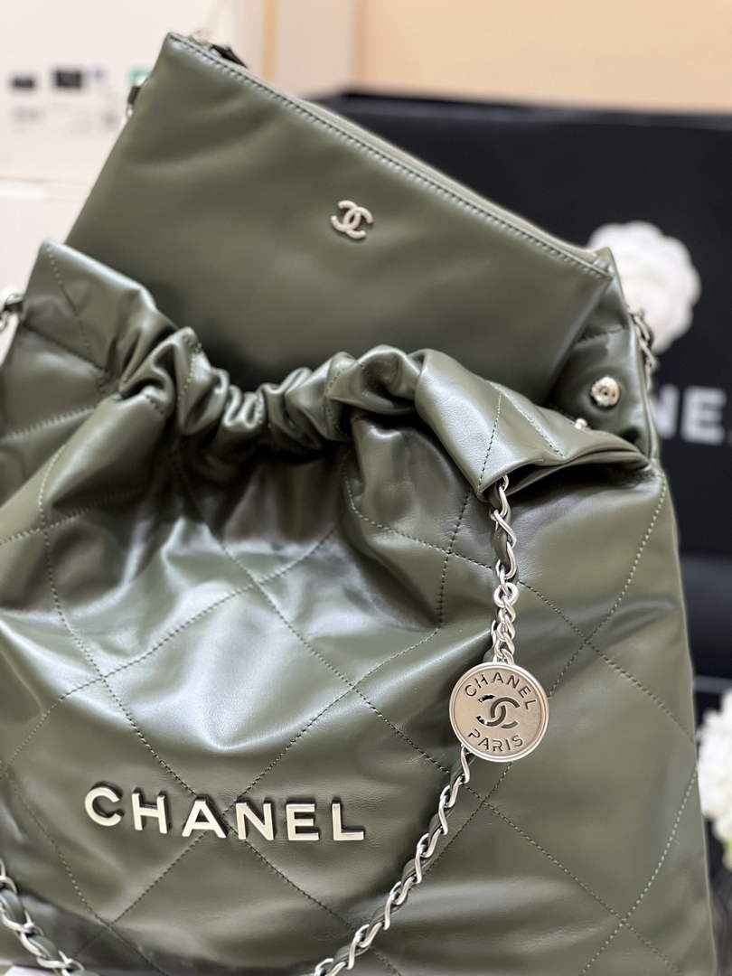Chanel 22 Bag AS3261 Dark Green Shiny Calfskin Gold-Tone Metal