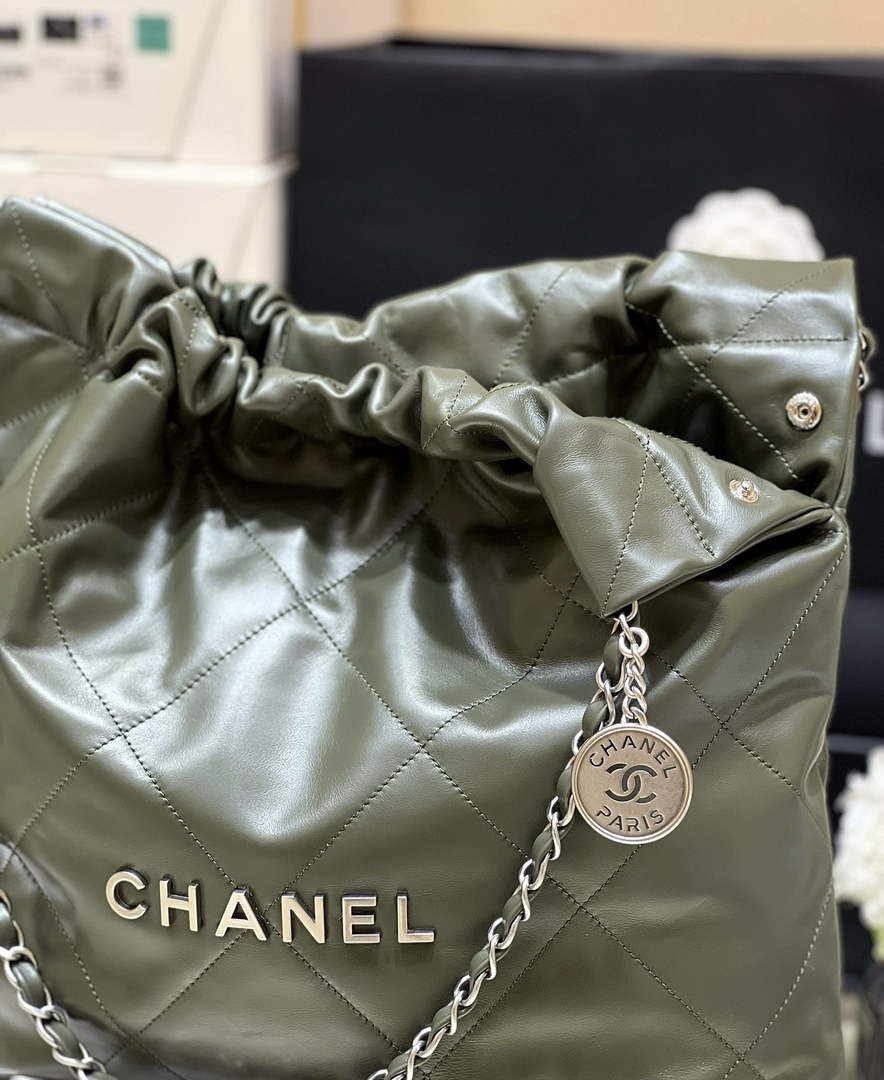 Chanel 22 Bag AS3261 Dark Green Shiny Calfskin Gold-Tone Metal