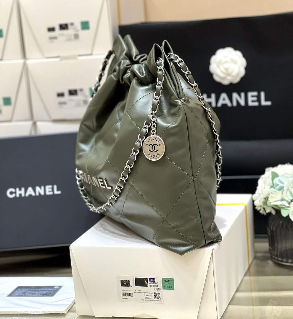Chanel 22 Bag AS3261 Dark Green Shiny Calfskin Gold-Tone Metal