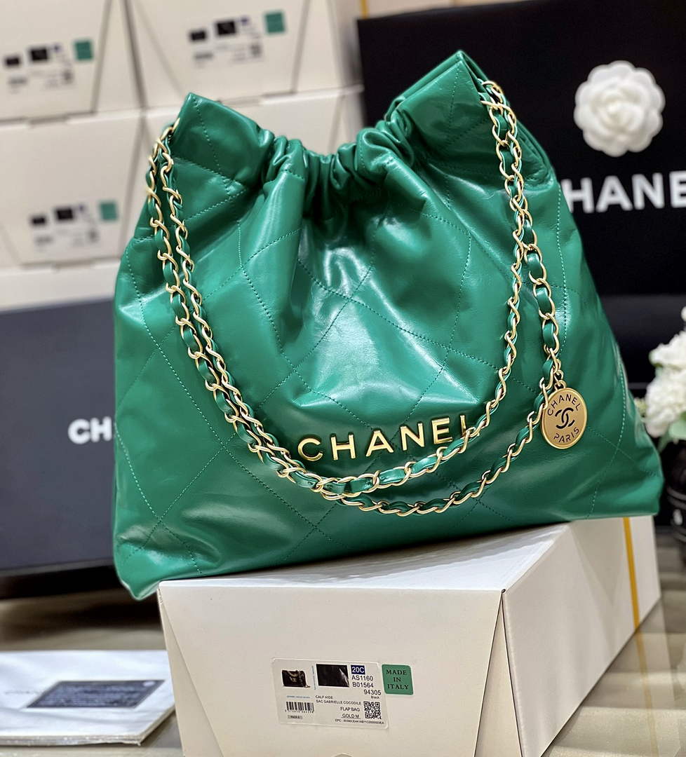 Chanel 22 Bag AS3261 Green Shiny Calfskin Gold-Tone Metal