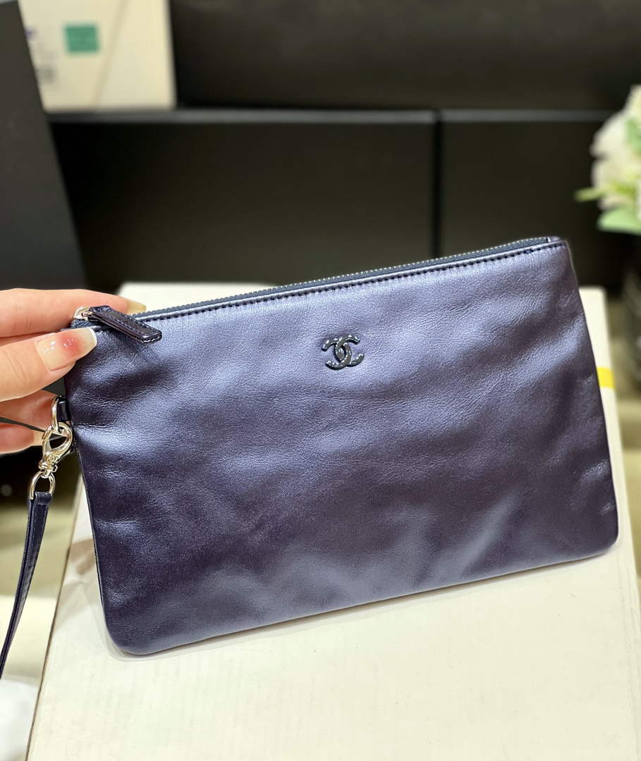 Chanel 22 Bag AS3261 Navy Blue Shiny Calfskin Black-Tone Metal