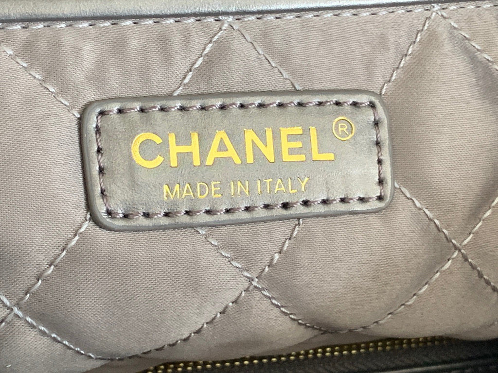Chanel 22 Small Handbag AS3260 Shiny Calfskin Gold-Tone Metal Ruthenium