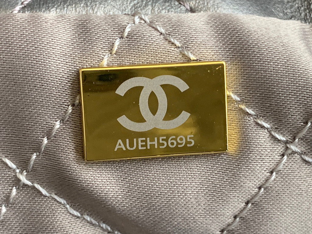 Chanel 22 Small Handbag AS3260 Shiny Calfskin Gold-Tone Metal Ruthenium