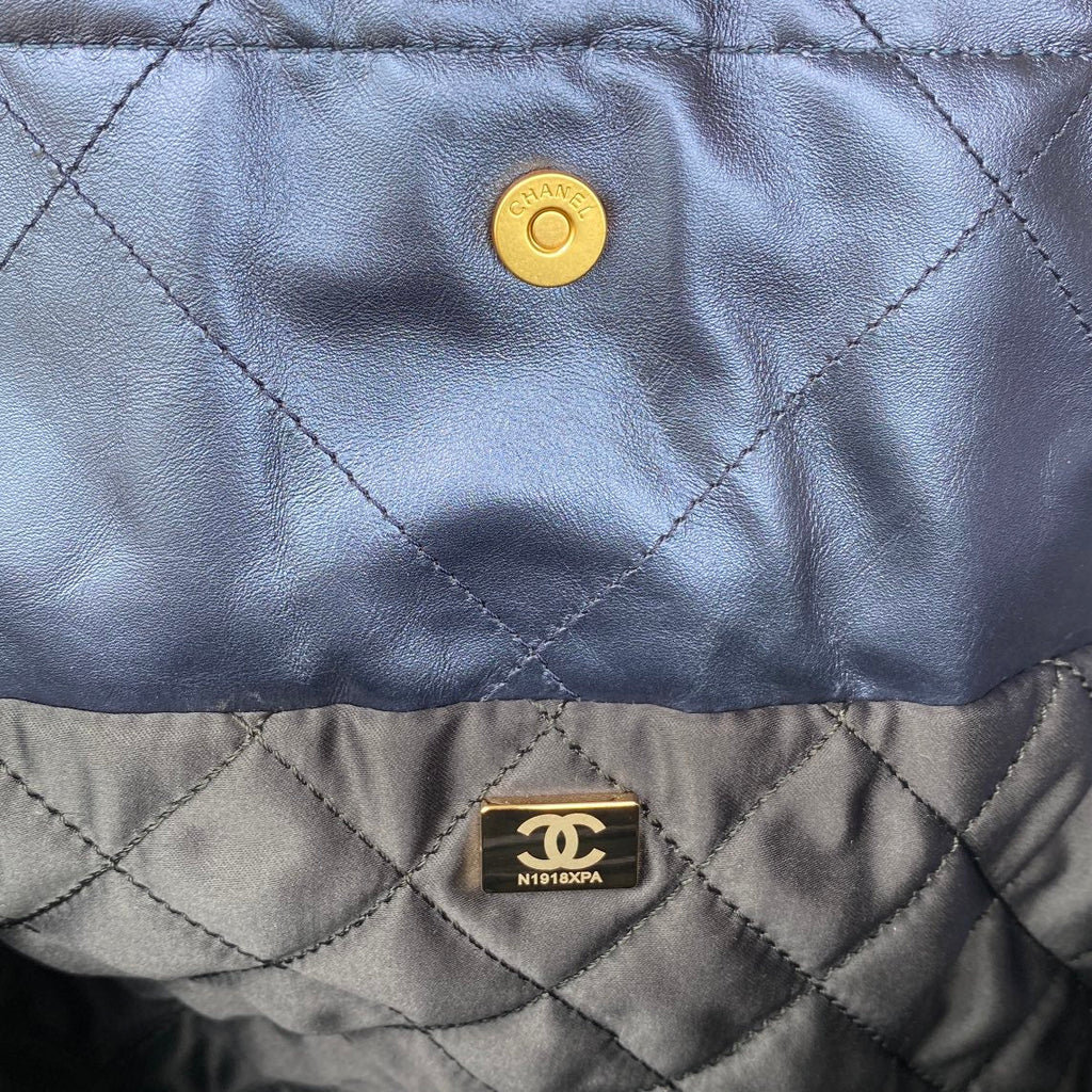 Chanel 22 Handbag AS3261 Shiny Calfskin Gold-Tone Metal Blue