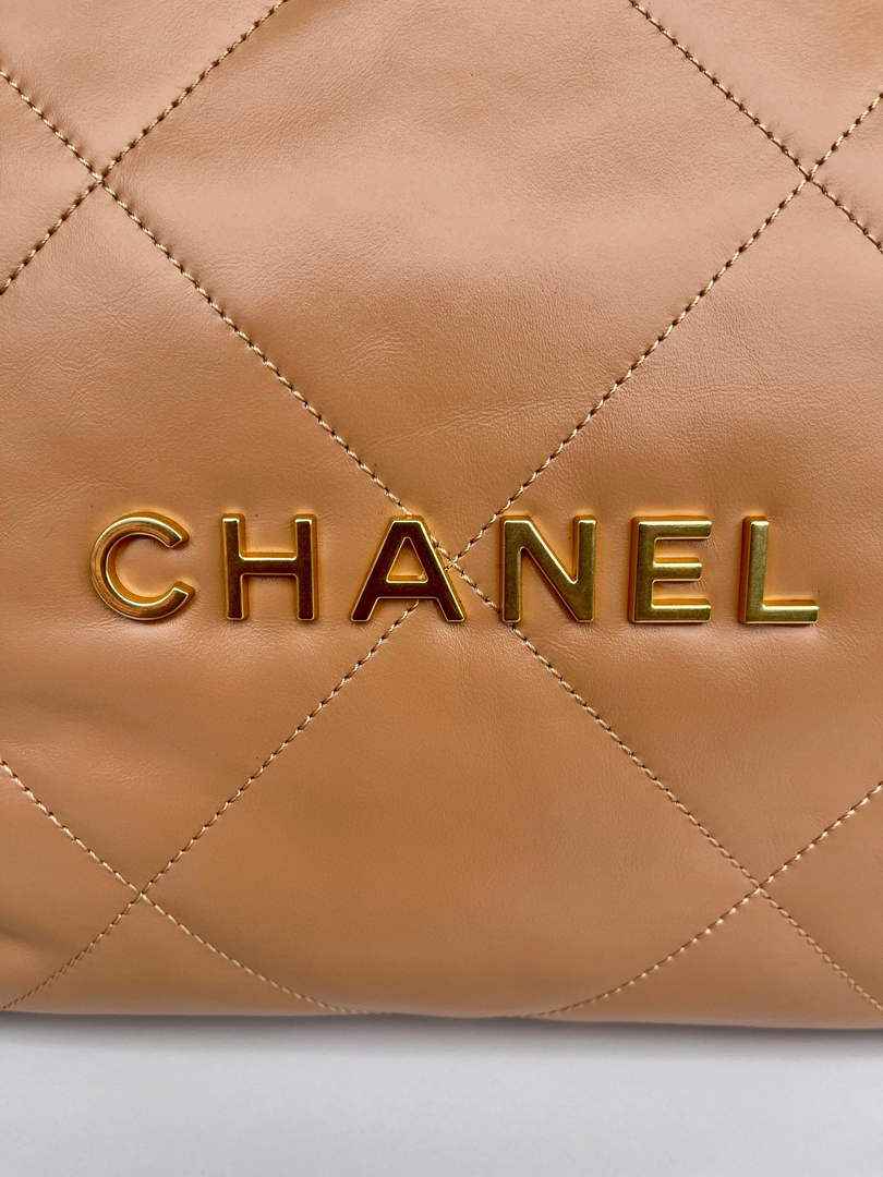 Chanel 22 Handbag AS3261 Shiny Calfskin Gold-Tone Metal Camel