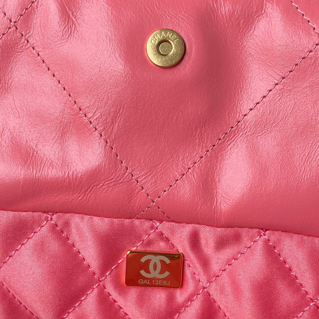 Chanel 22 Handbag AS3261 Shiny Calfskin Gold-Tone Metal Coral Pink