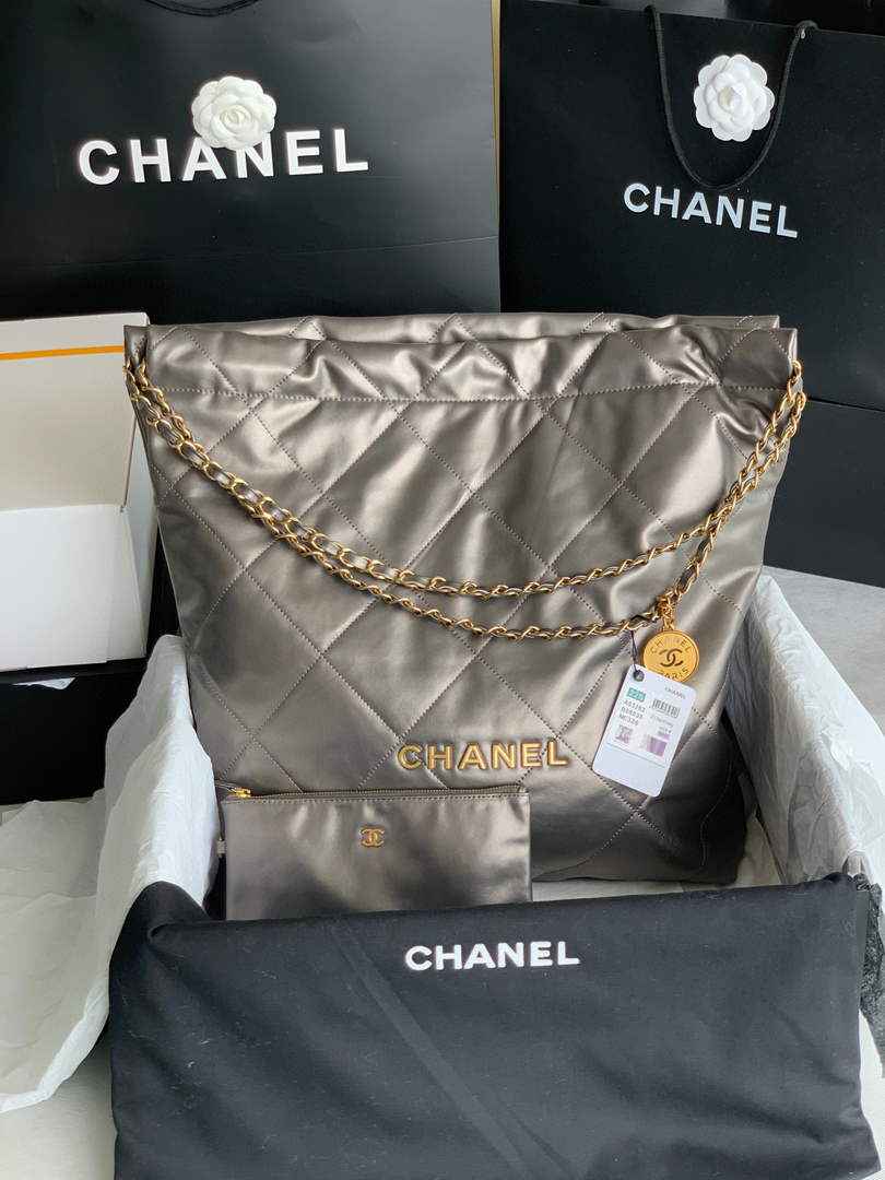 Chanel 22 Handbag AS3261 Shiny Calfskin Gold-Tone Metal Ruthenium