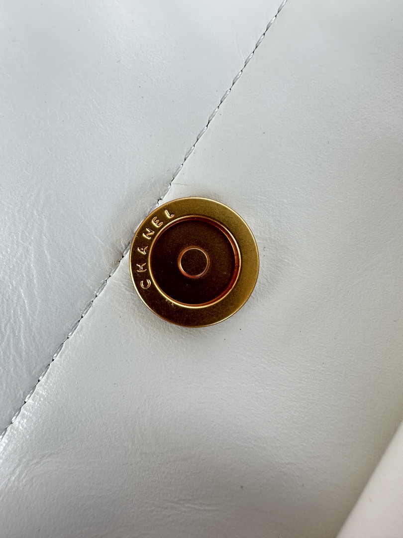 Chanel 22 Handbag AS3261 White Black Calfskin