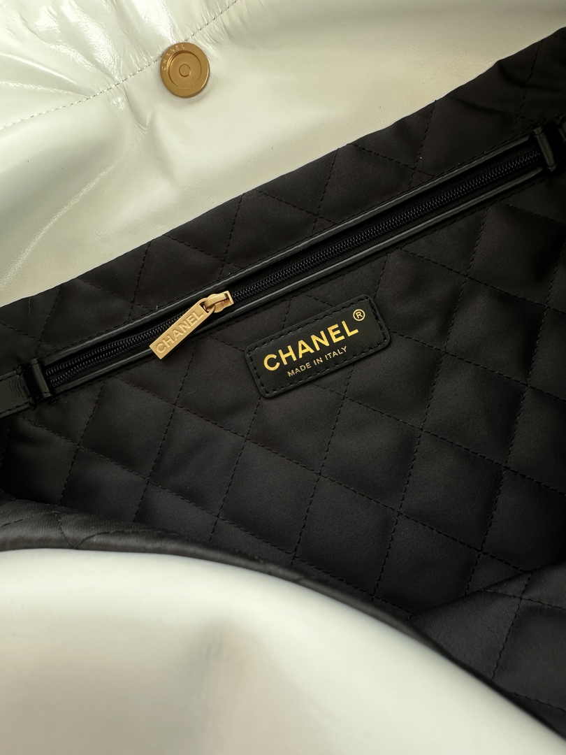 Chanel 22 Handbag AS3261 White Black Calfskin