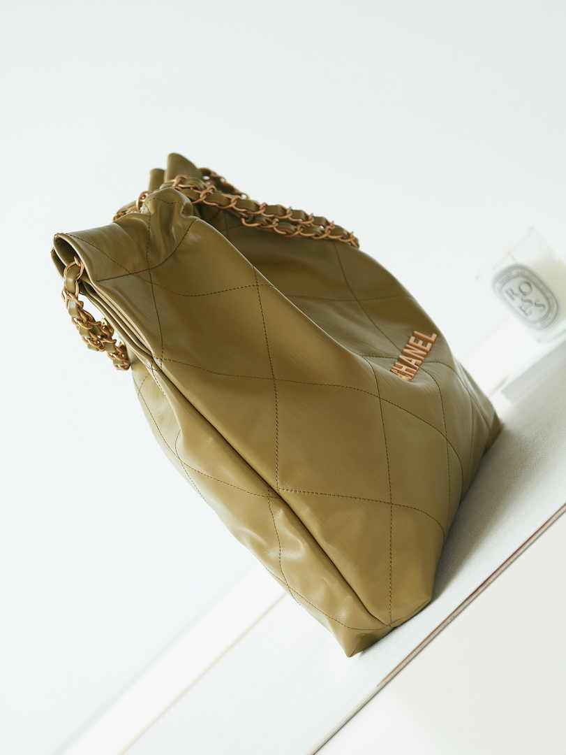 Chanel 22 Handbag AS3261 Calfskin Green