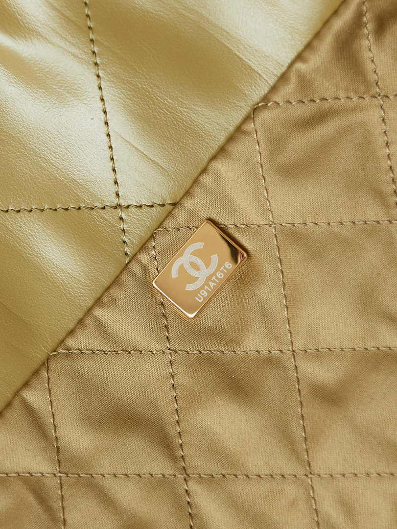 Chanel 22 Handbag AS3261 Calfskin Green