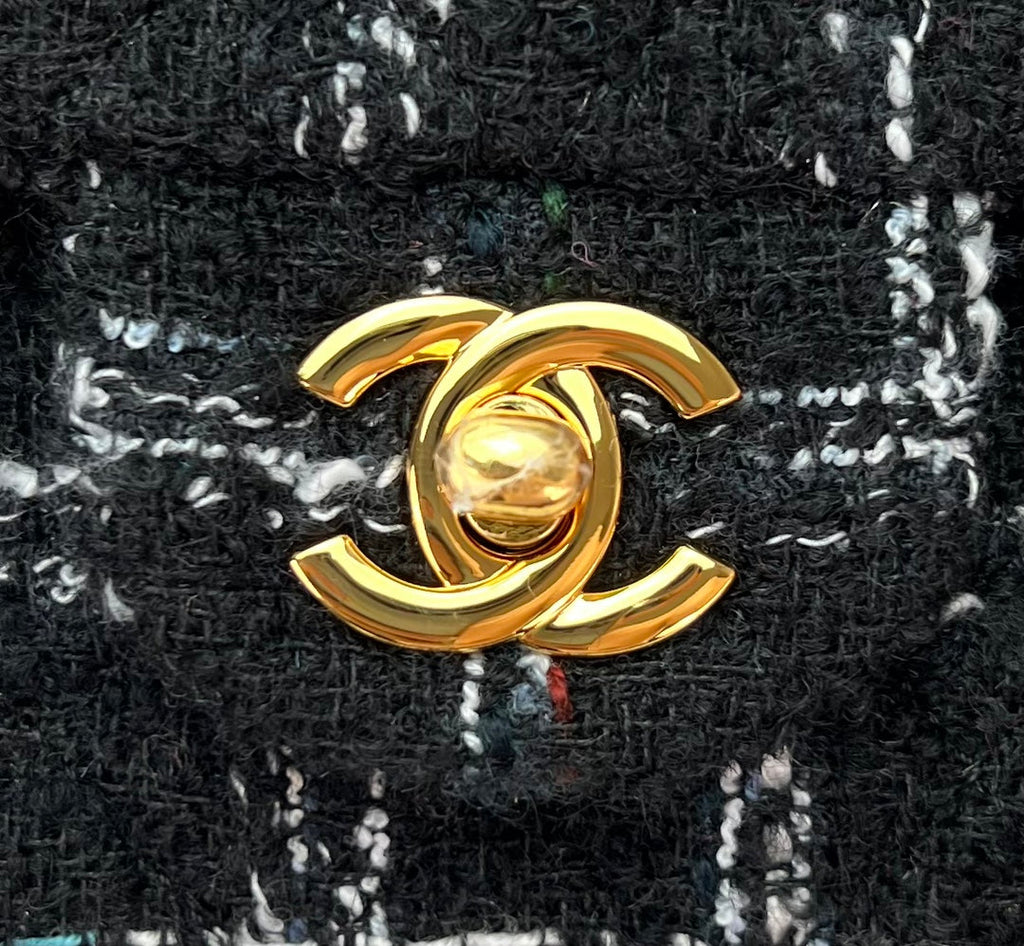 Chanel A01112 Classic Handbag Wool Tweed Gold-Tone Metal Black - Default Title - View 5