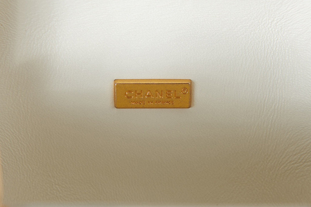 Chanel AS3066 Small Vanity Case Lambskin gold-tone metal White