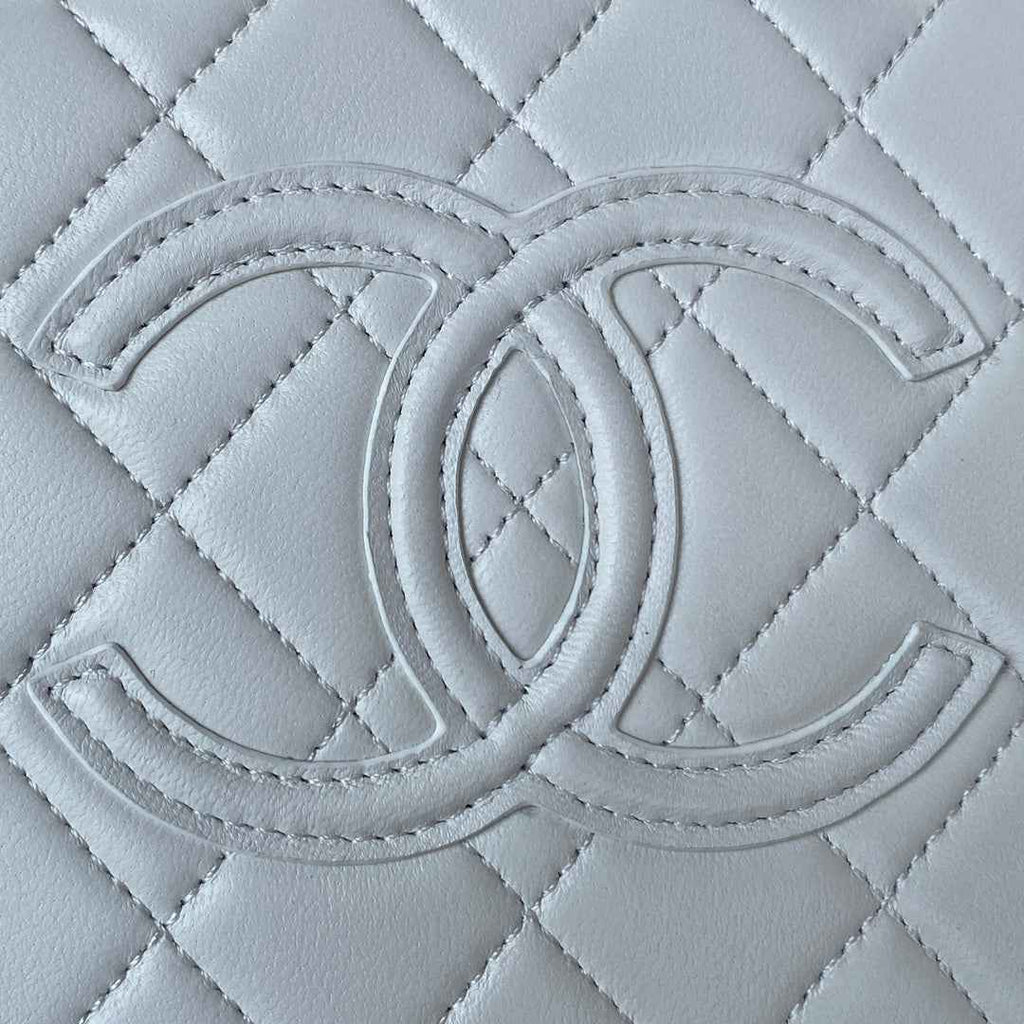 Chanel AS3345 Vanity Case Calfskin white