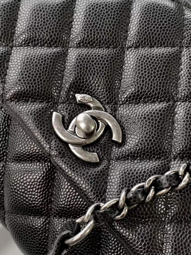 Chanel Flap bag with top handle A92990, Black Red calfskin