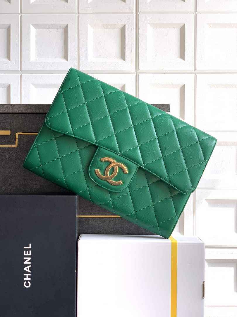 Chanel Large clutch,  Shiny crumpled calfskin, AP4944 green - Default Title - View 1