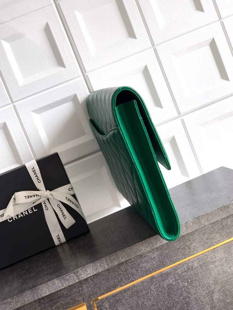 Chanel Large clutch,  Shiny crumpled calfskin, AP4944 green - Default Title - View 4