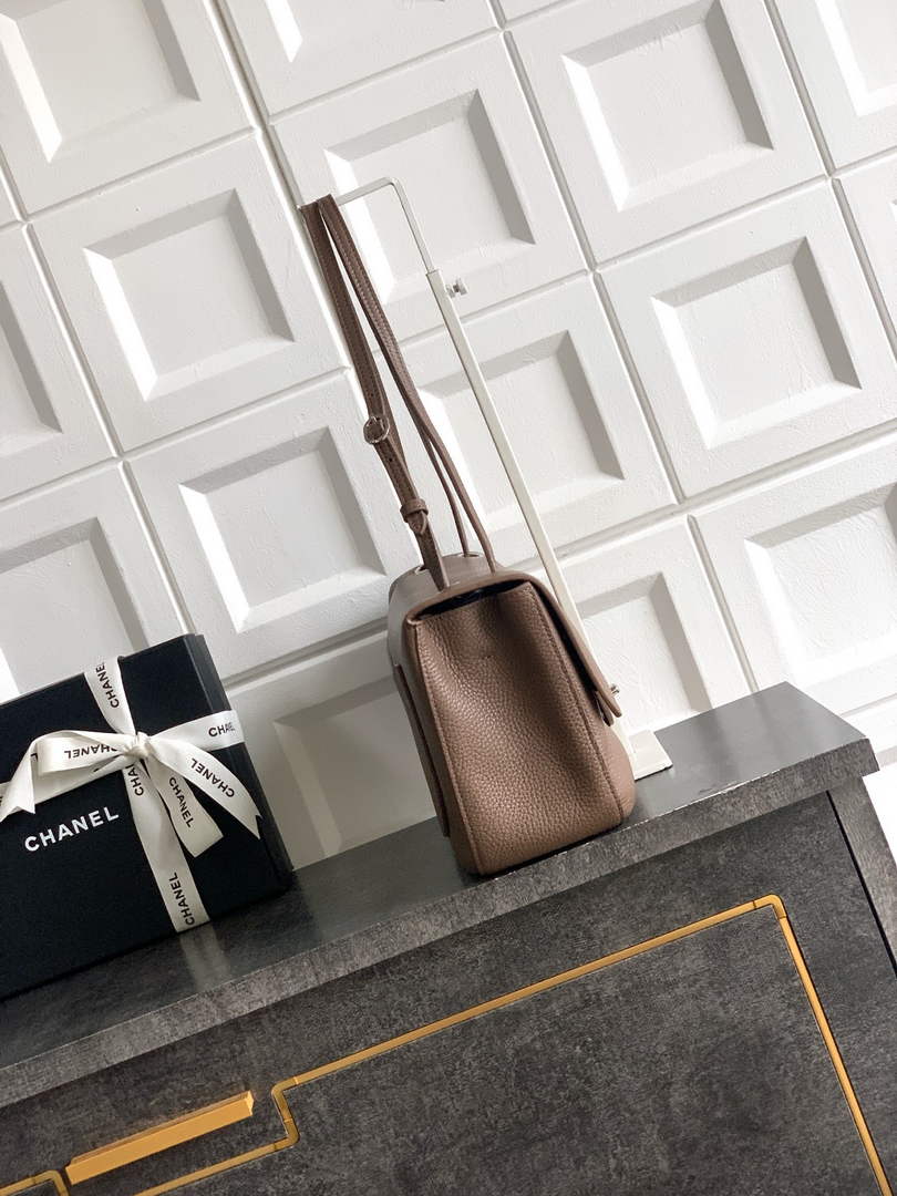 Chanel Maxi Flapbag AS6231 Grained Calfskin Light Brown Silver - Default Title - View 2