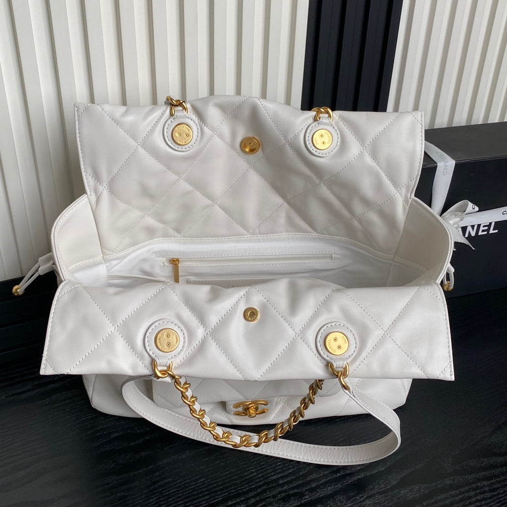 Chanel Shopping bag, Shiny lambskin AS5315 white