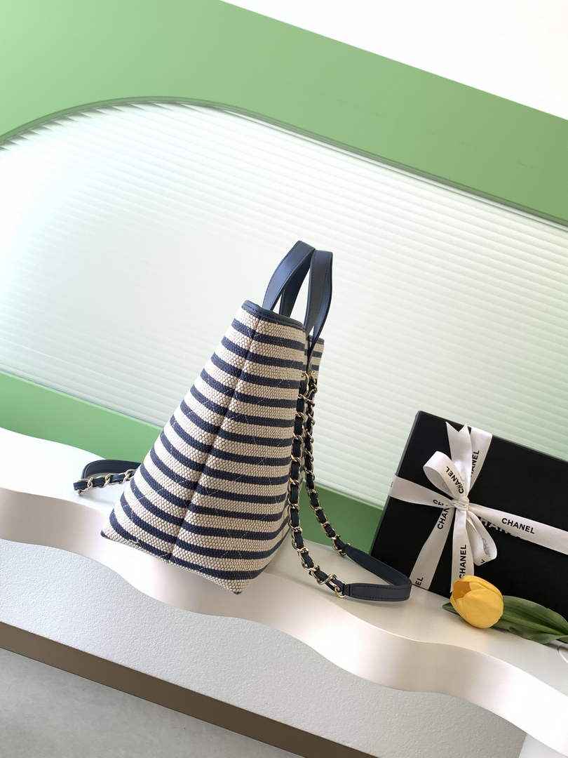 Chanel Shopping bag AS6007