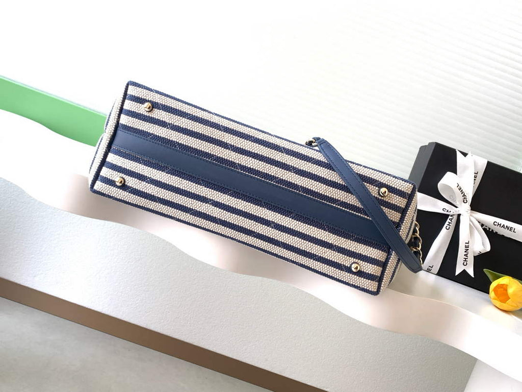 Chanel Shopping bag AS6007