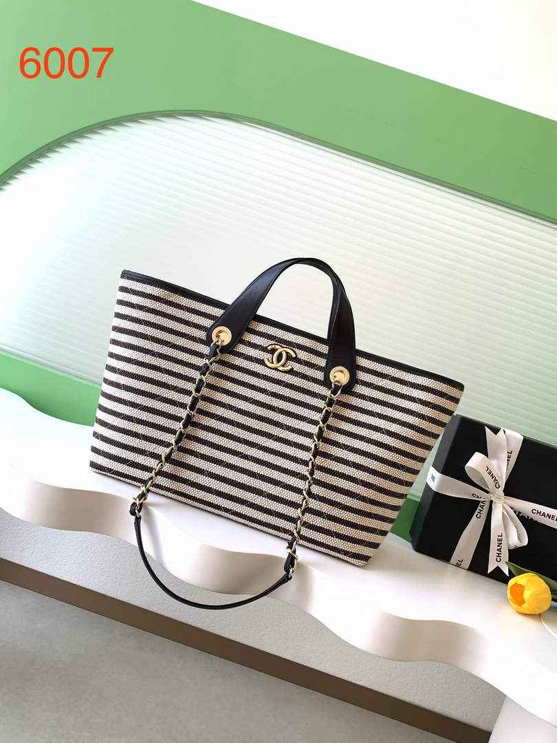 Chanel Shopping bag AS6007