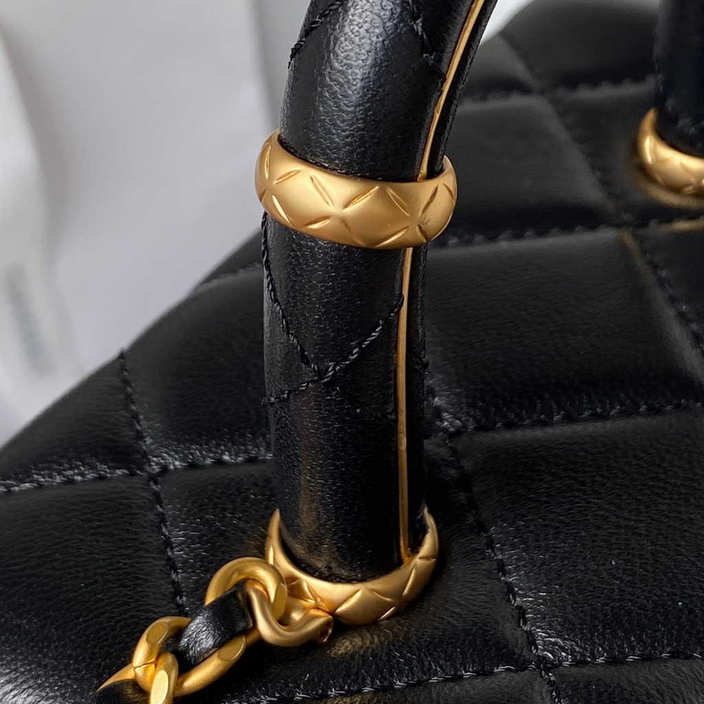 Chanel Small Vanity Case Black Lambskin Gold-tone Metal AS3973